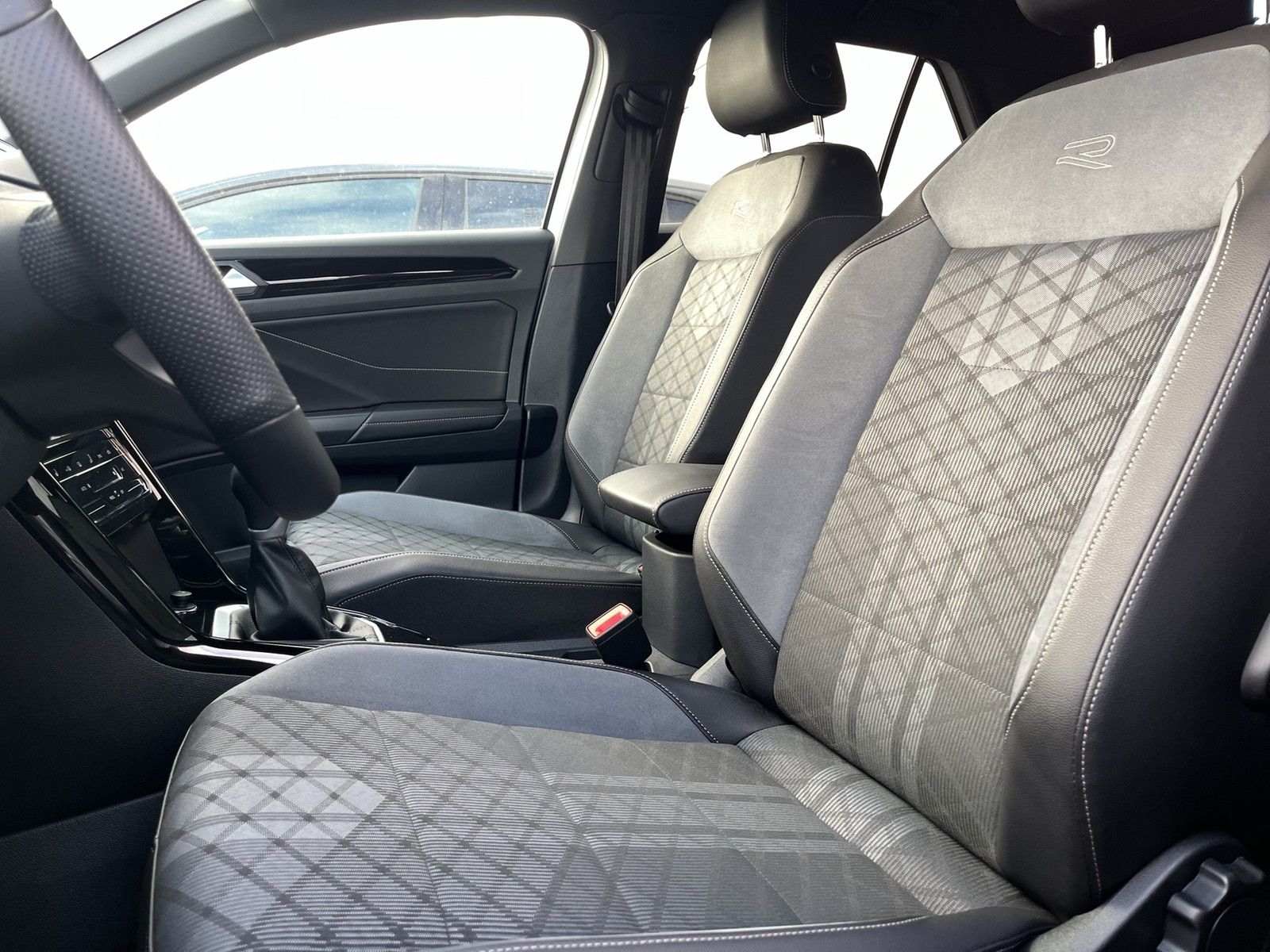 Volkswagen T-Roc 1.0 TSI R-Line Navi LED VC IQ AHK Kam LM18 foto 10