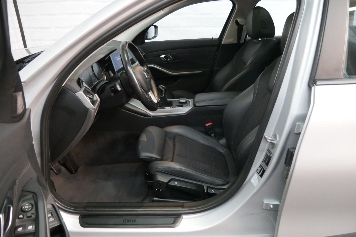 BMW 318 d Advantage Panorama+LED+Navi+Leder+L-Cockpi foto 10