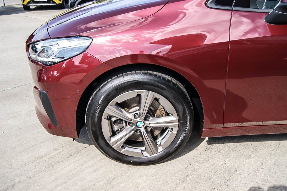 BMW 223 Active Tourer i xDrive LEDER HEAD-UP SPORT 4 foto 6