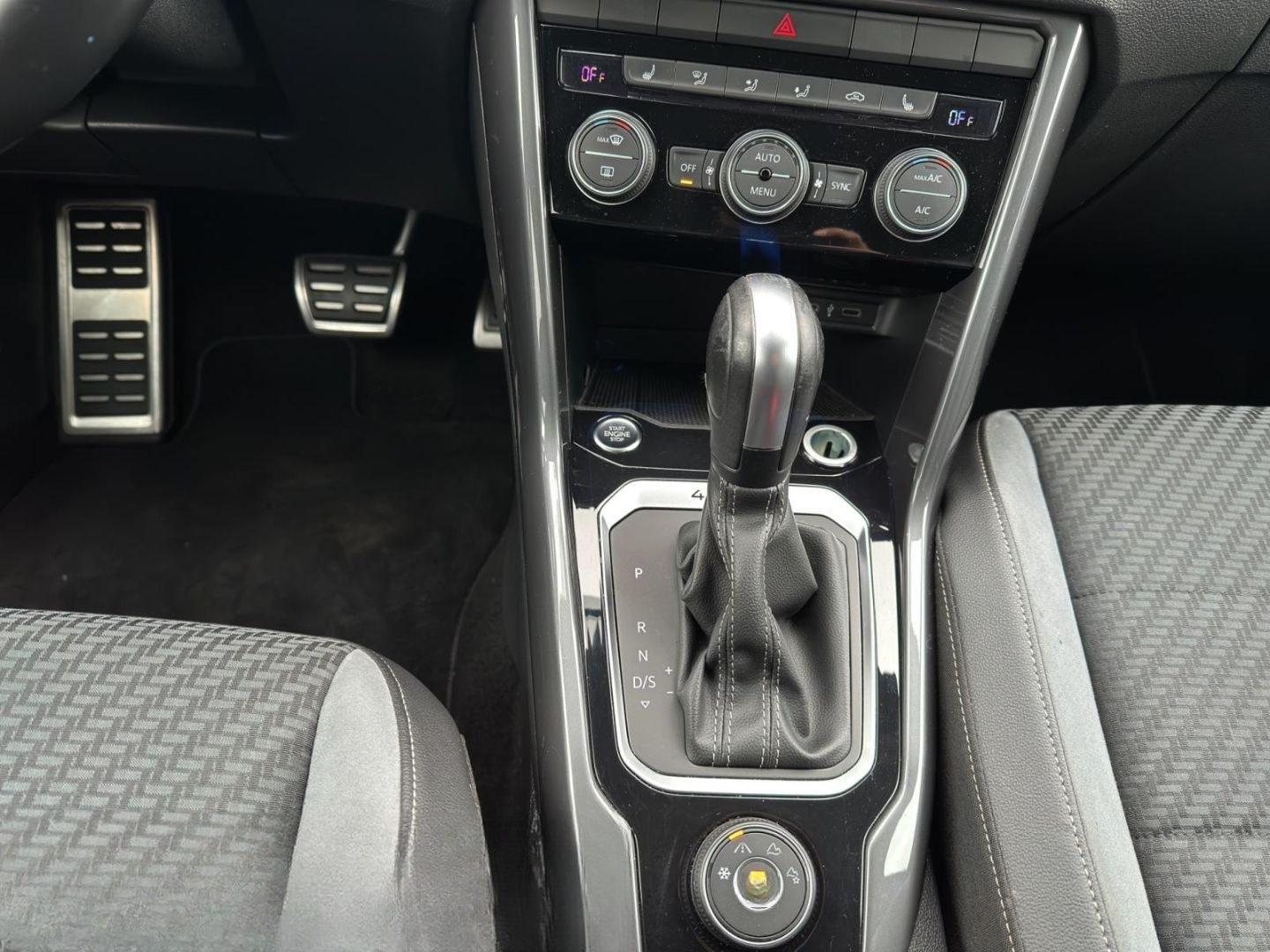 Volkswagen T-Roc 2.0 TSI DSG 4Mo. Sport PANO AHK REAR VIEW  foto 18