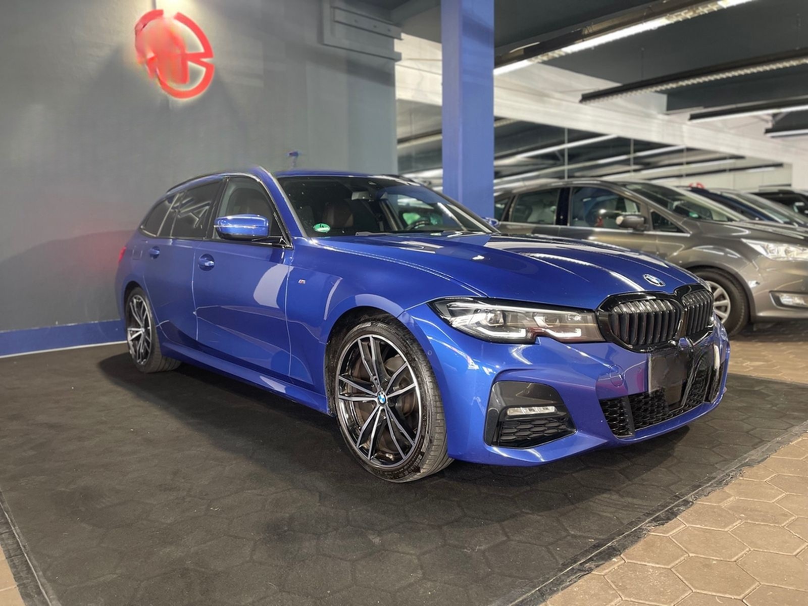 BMW 320d Touring xDrive M Sport /PANO/ Head UP foto 2