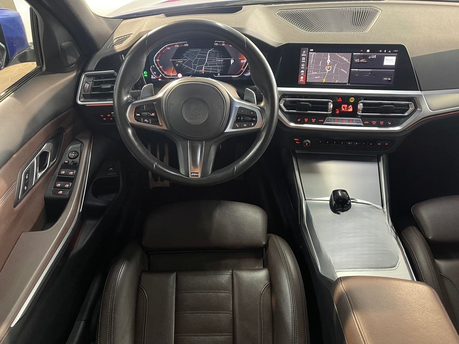 BMW 320d Touring xDrive M Sport /PANO/ Head UP foto 11