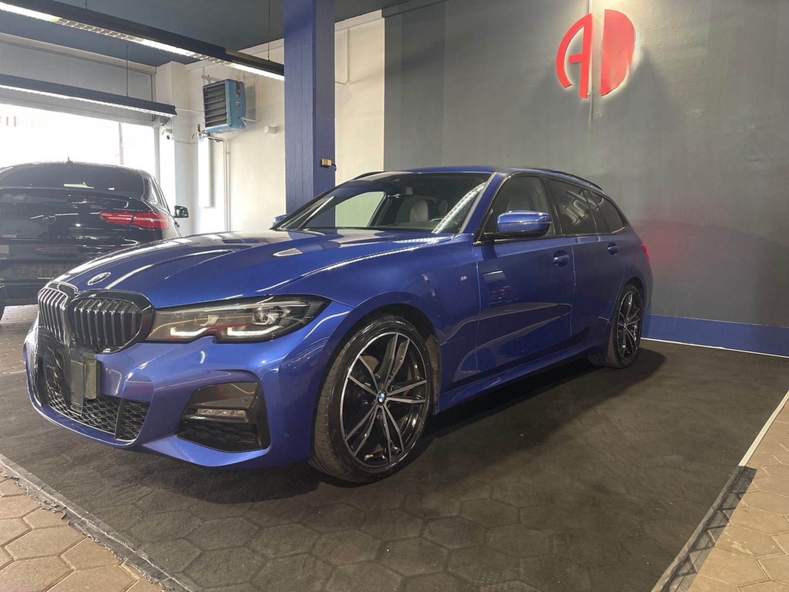 BMW 320d Touring xDrive M Sport /PANO/ Head UP foto 3