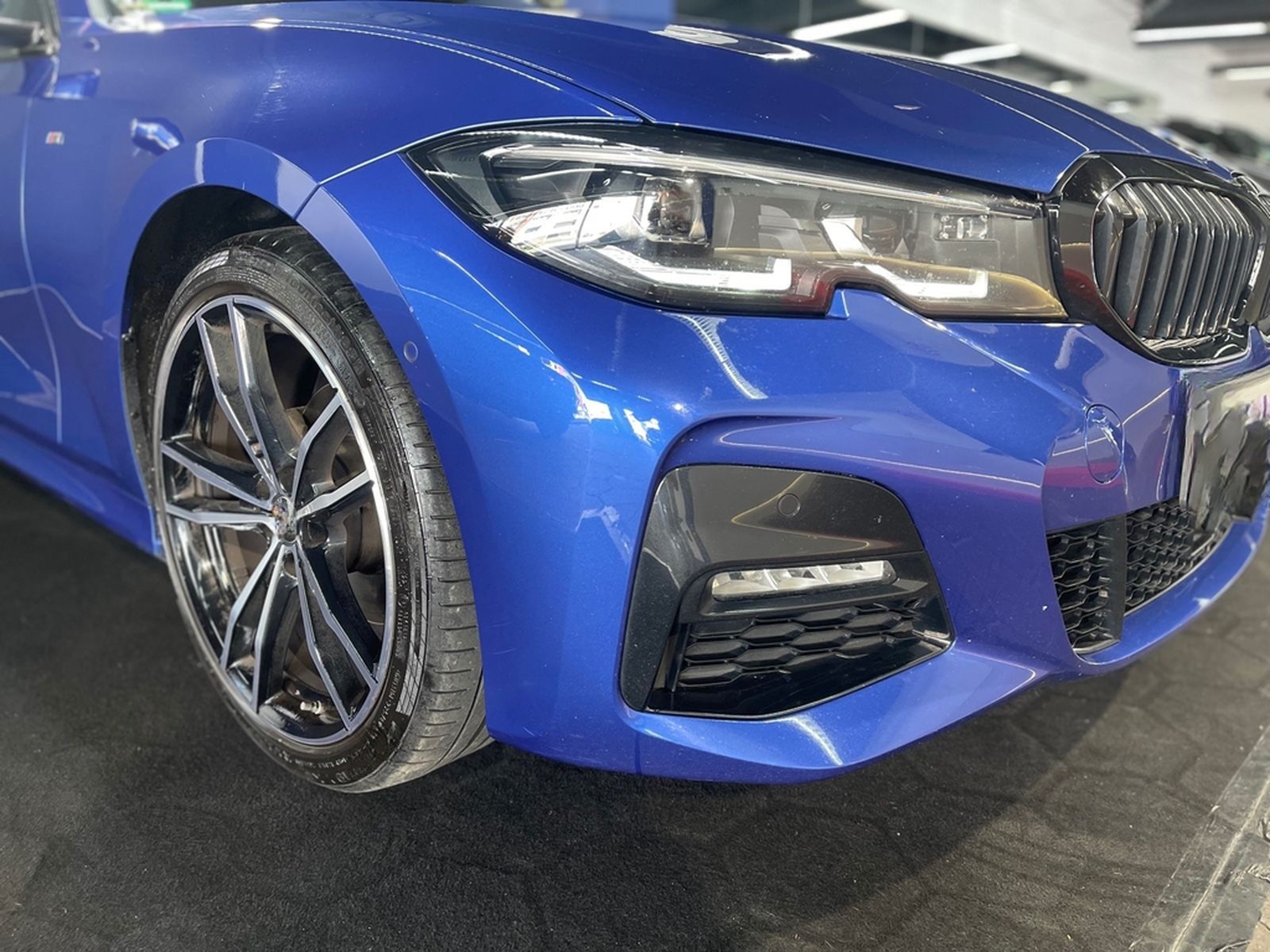 BMW 320d Touring xDrive M Sport /PANO/ Head UP foto 4