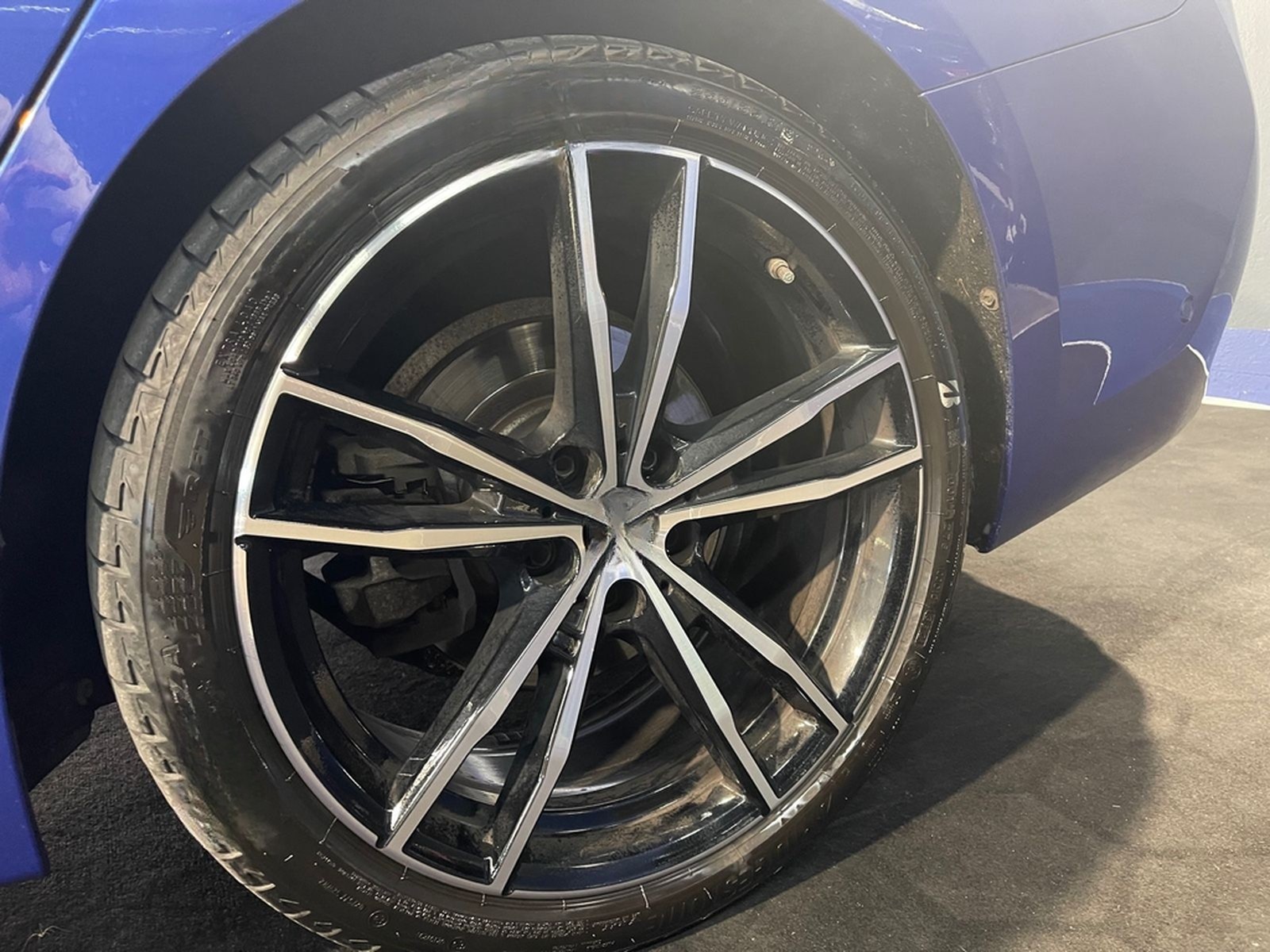 BMW 320d Touring xDrive M Sport /PANO/ Head UP foto 35