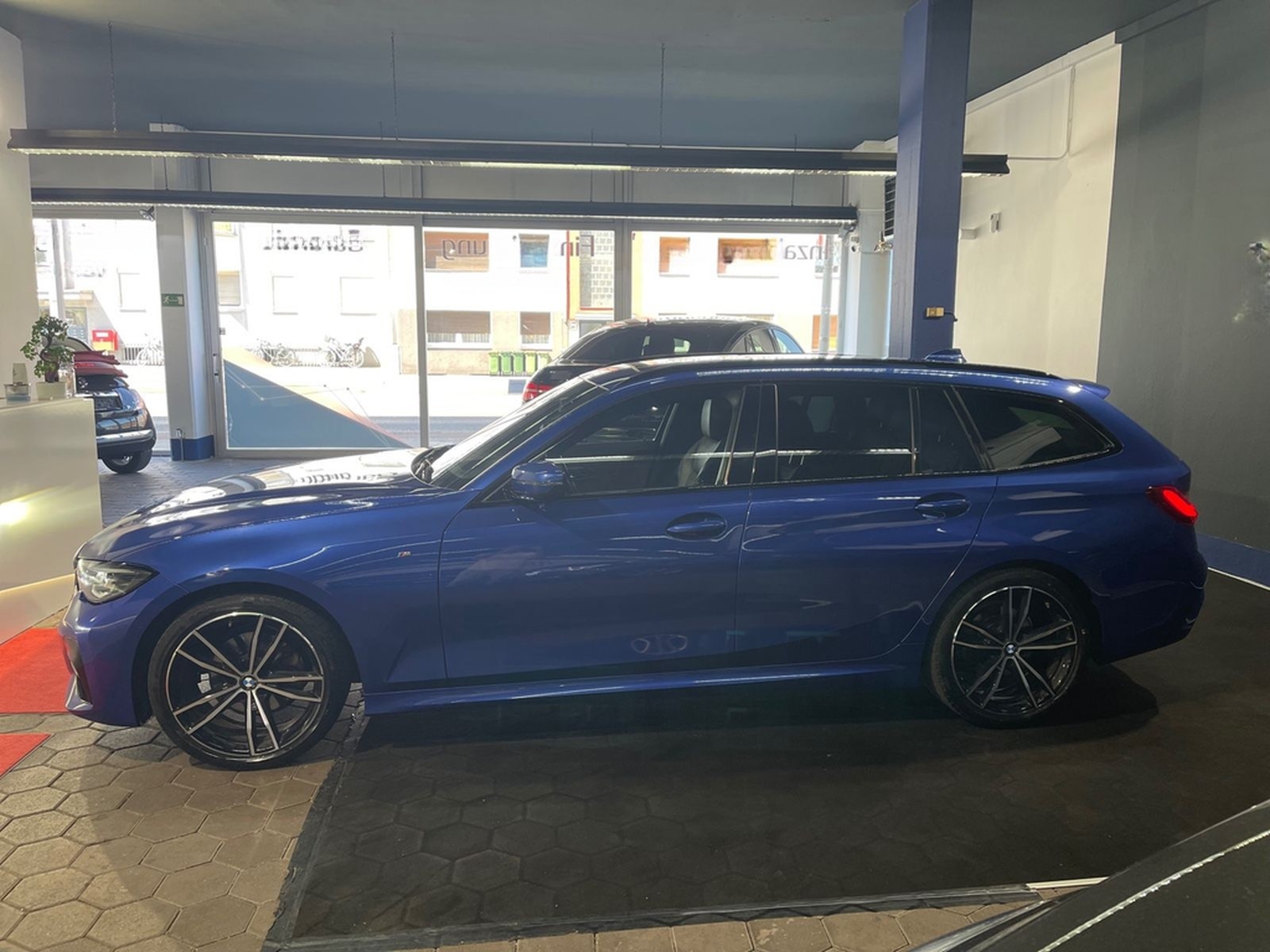 BMW 320d Touring xDrive M Sport /PANO/ Head UP foto 7
