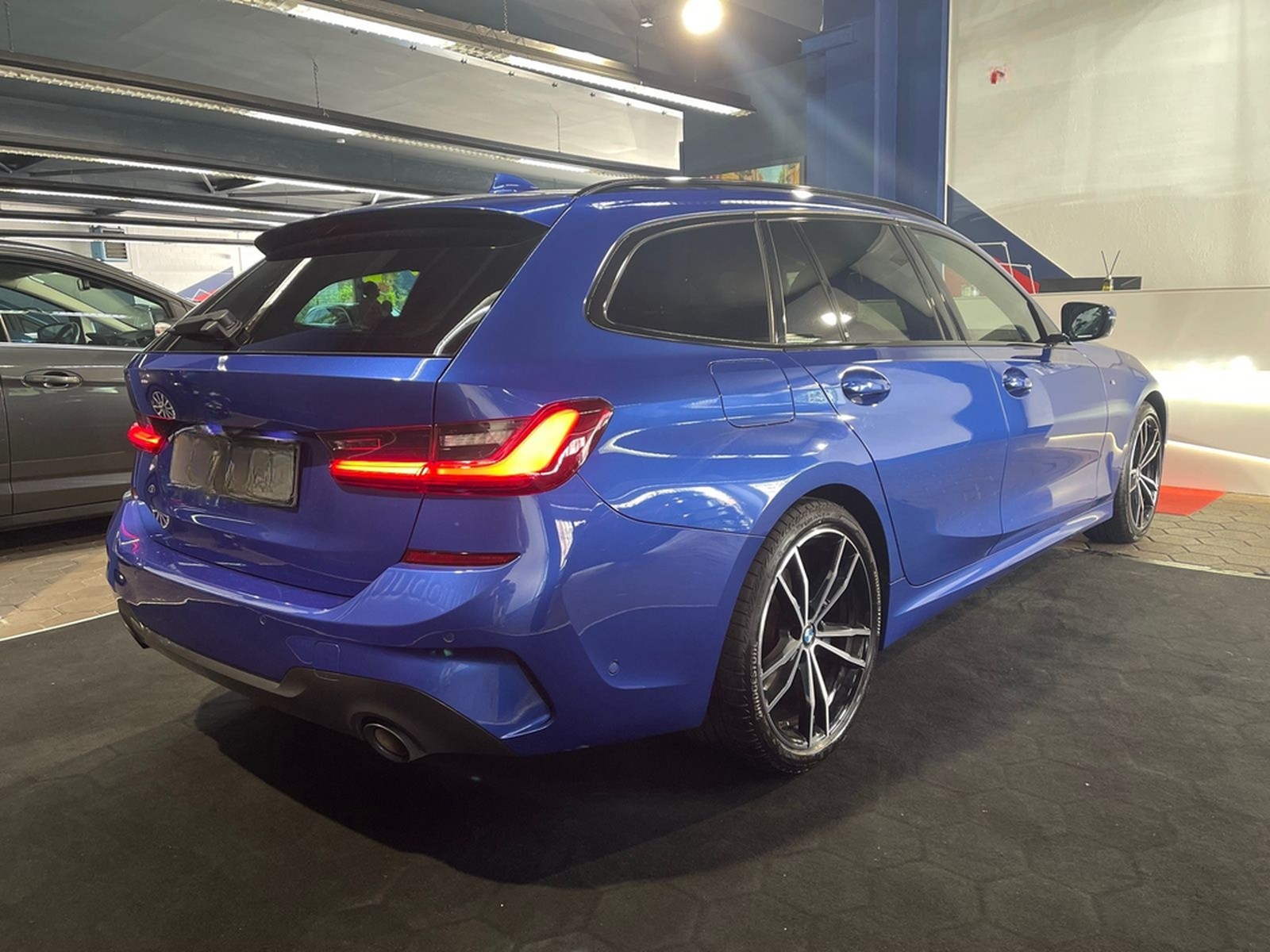 BMW 320d Touring xDrive M Sport /PANO/ Head UP foto 9