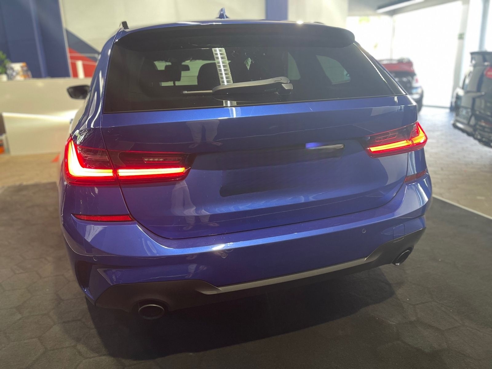 BMW 320d Touring xDrive M Sport /PANO/ Head UP foto 10