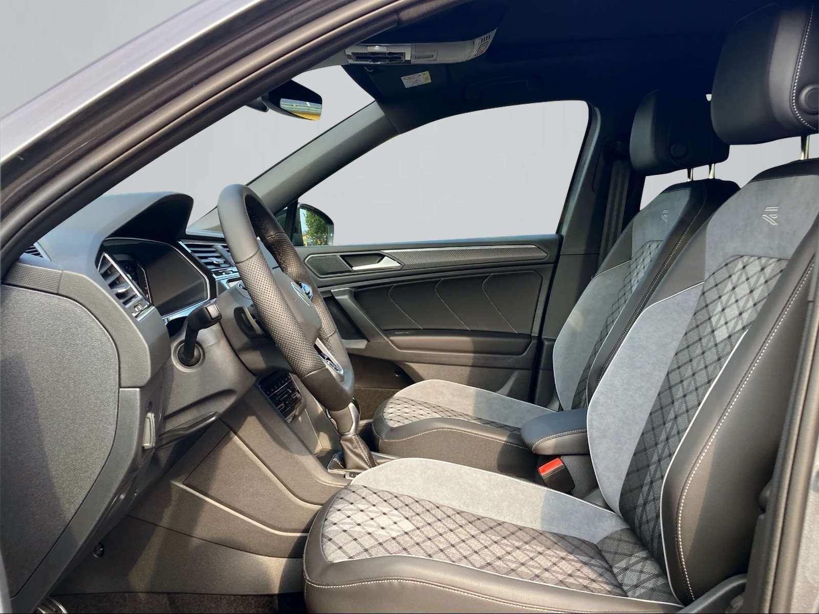 Volkswagen Tiguan Allspace R-Line 2,0 l TDI 4M AHK+PANO+STH foto 9