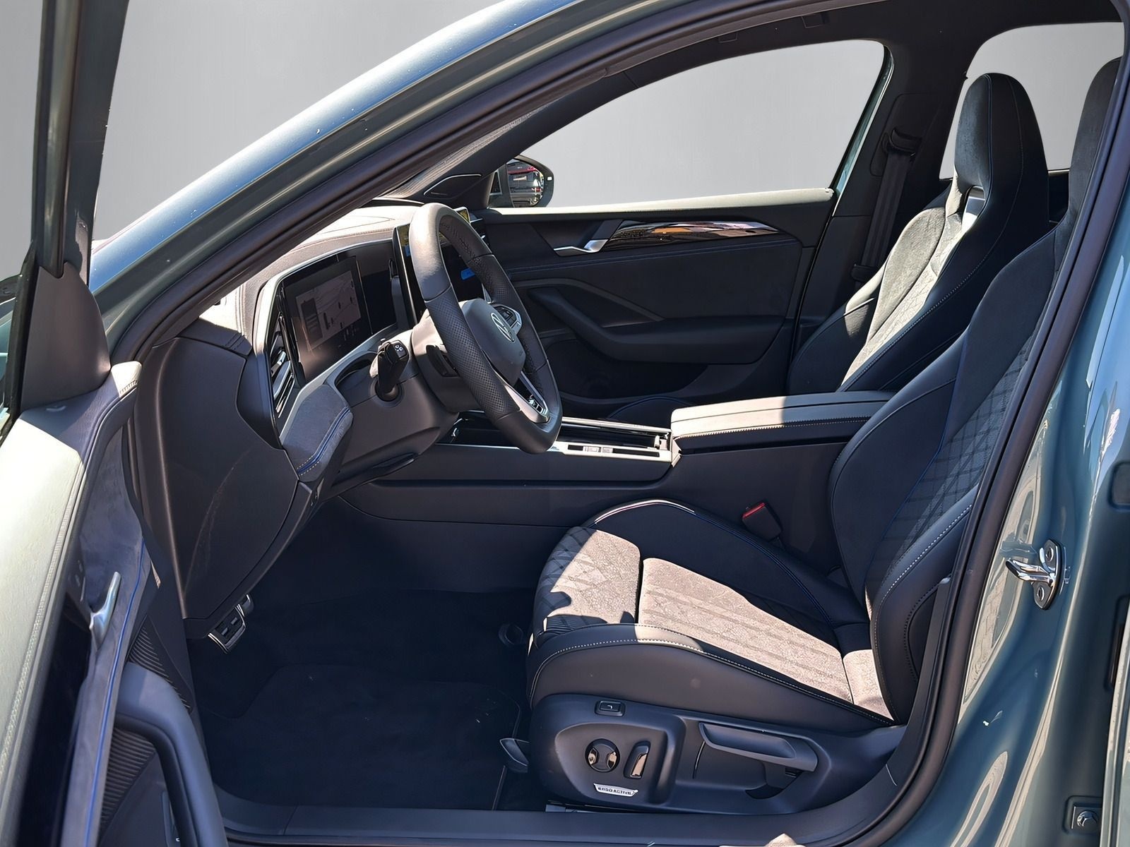 Volkswagen Passat Variant R-Line 2.0TDI DSG 4M +AHK+KAMERA+ foto 6