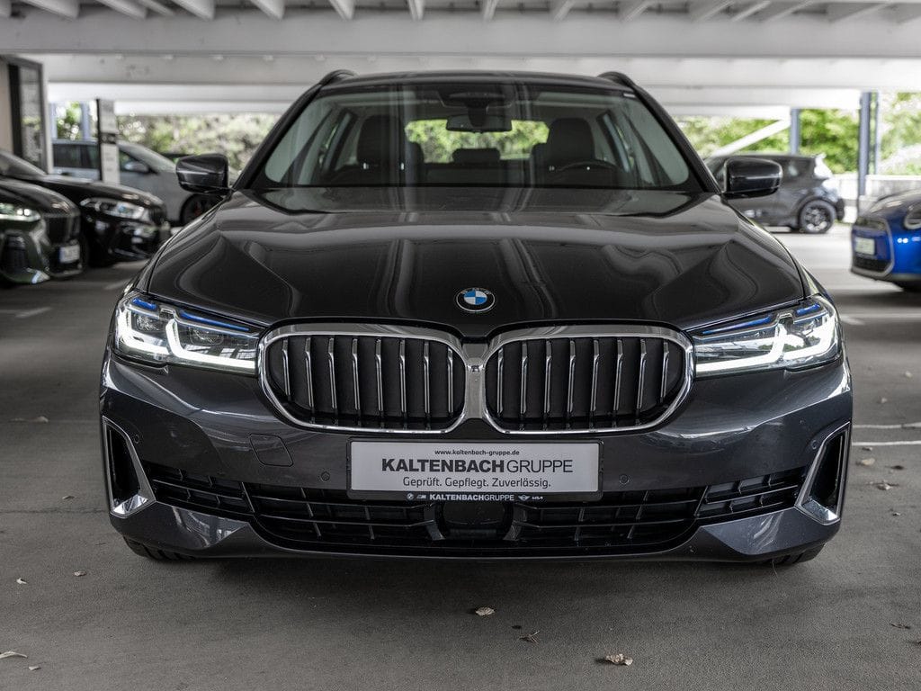 BMW 530i Touring xDrive Luxury Line FACEL. AHK HUD foto 3