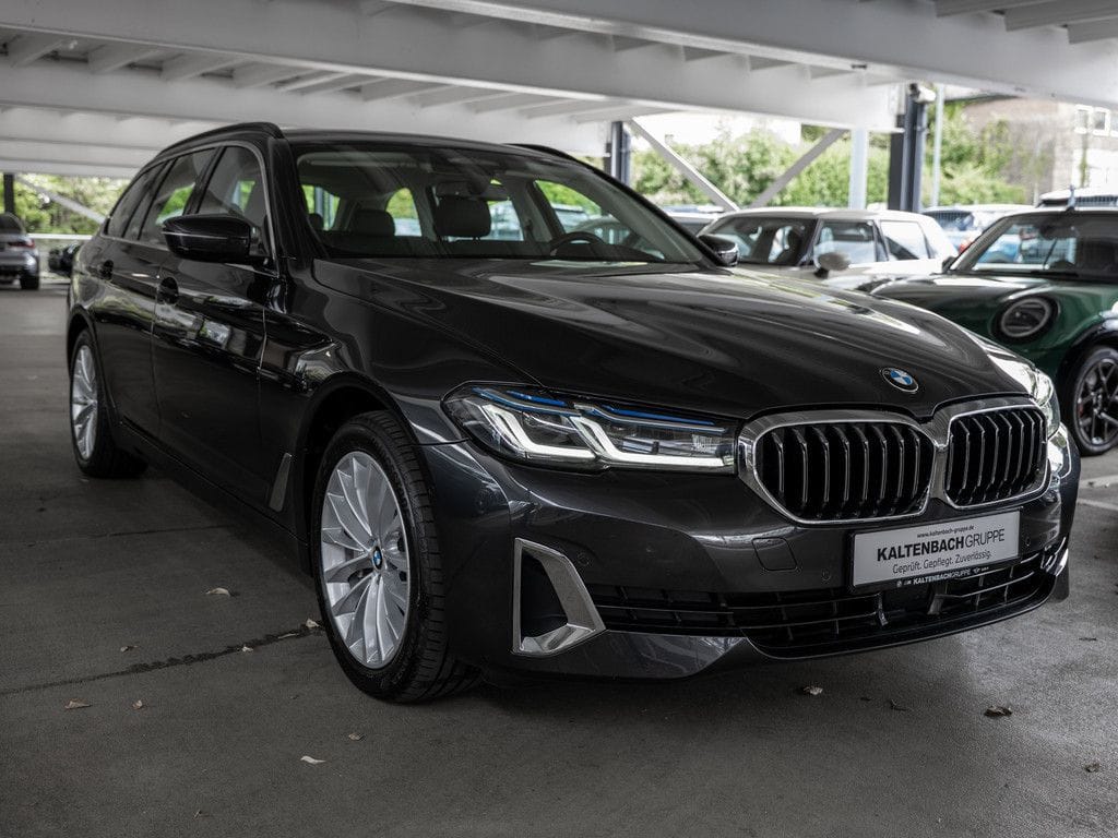 BMW 530i Touring xDrive Luxury Line FACEL. AHK HUD foto 4