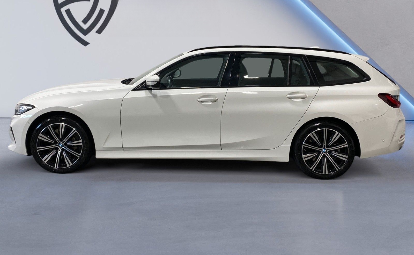 BMW 330d xDrive Touring, NAVI, KEYLESS, BMW LED, AHK foto 2