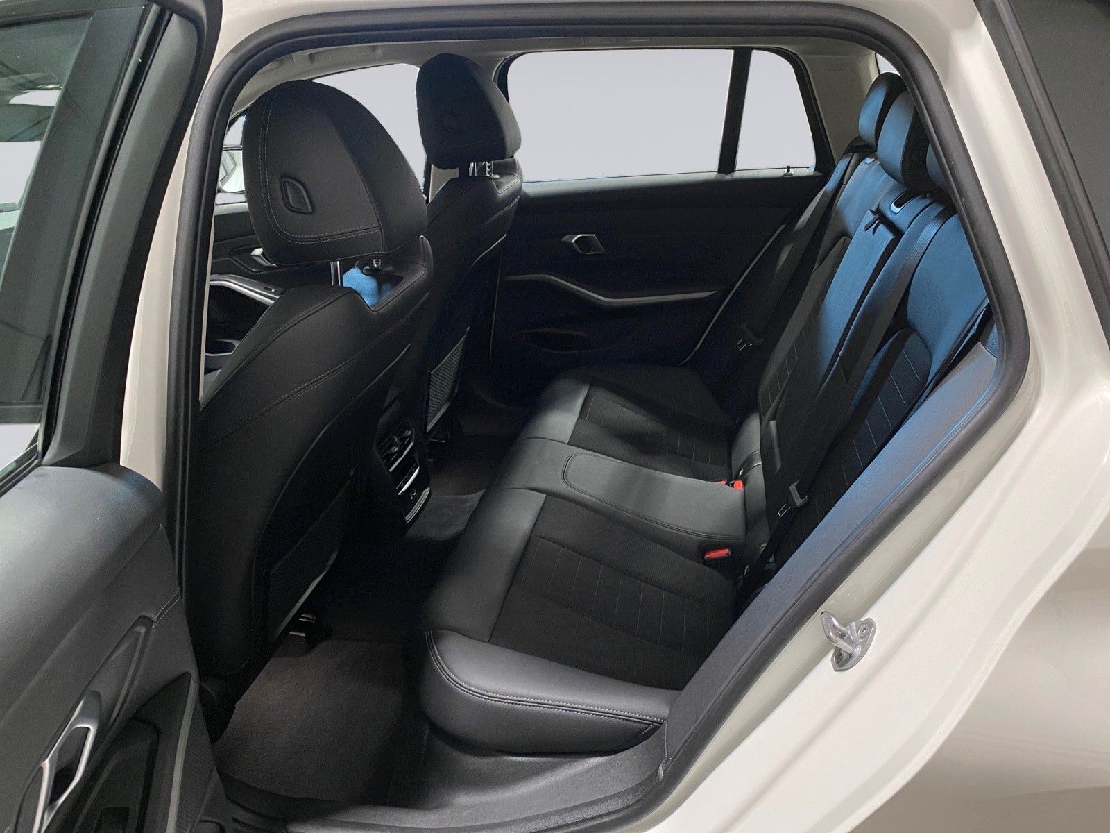 BMW 330d xDrive Touring, NAVI, KEYLESS, BMW LED, AHK foto 16
