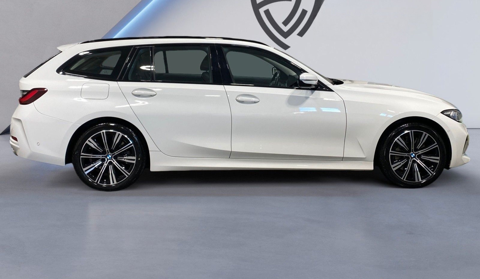 BMW 330d xDrive Touring, NAVI, KEYLESS, BMW LED, AHK foto 8