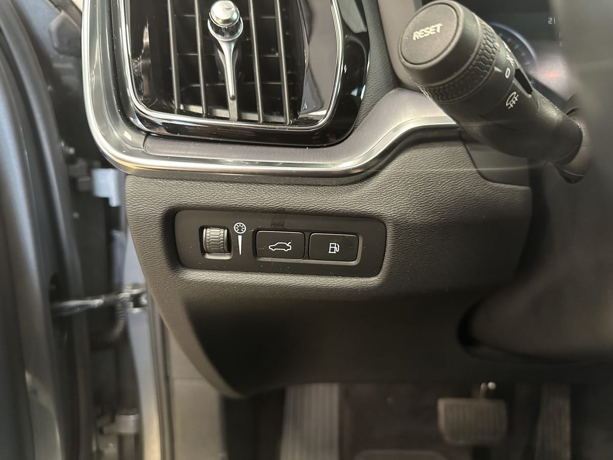 Volvo V60 Inscription Plug-In AWD CAM Harman K LED foto 21