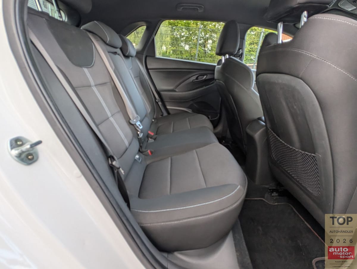 Hyundai i30 2.0 N-Performance*1.Hd*Auto*LED*RKam*CarPlay foto 13