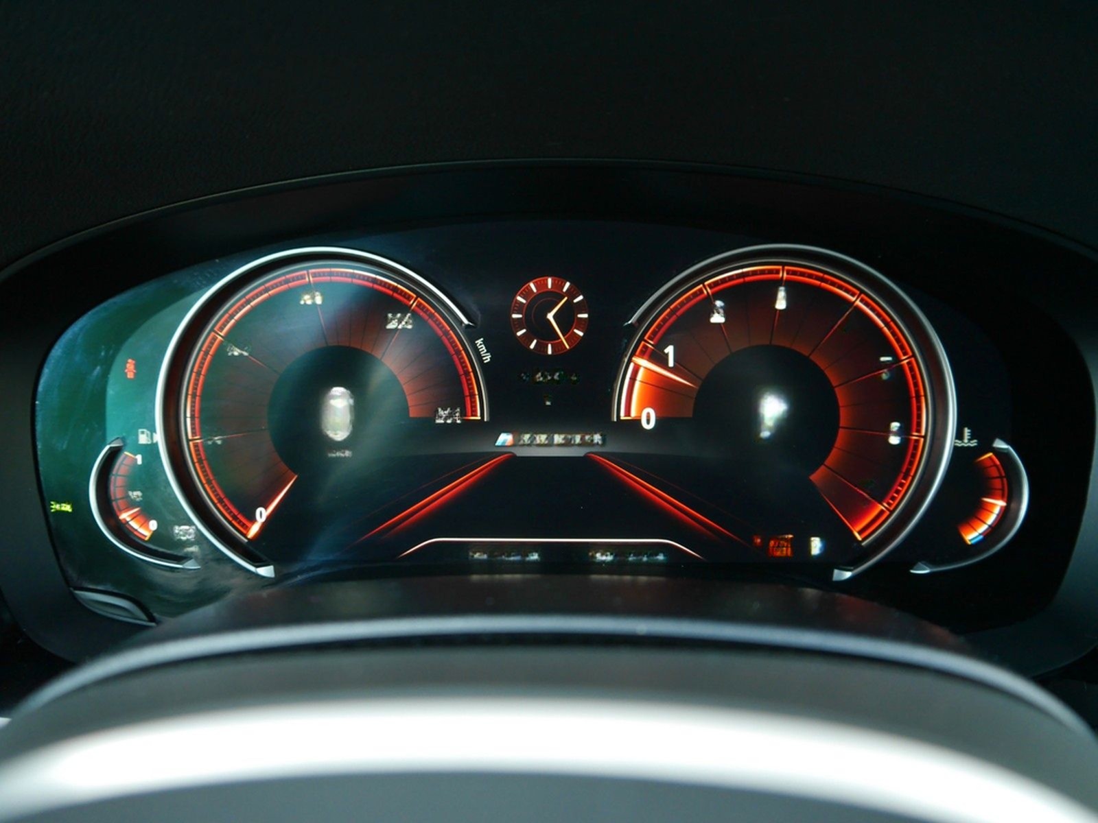 BMW M550i xDrive DIGITACHO HUD 360° H&K 20" STANDH foto 19