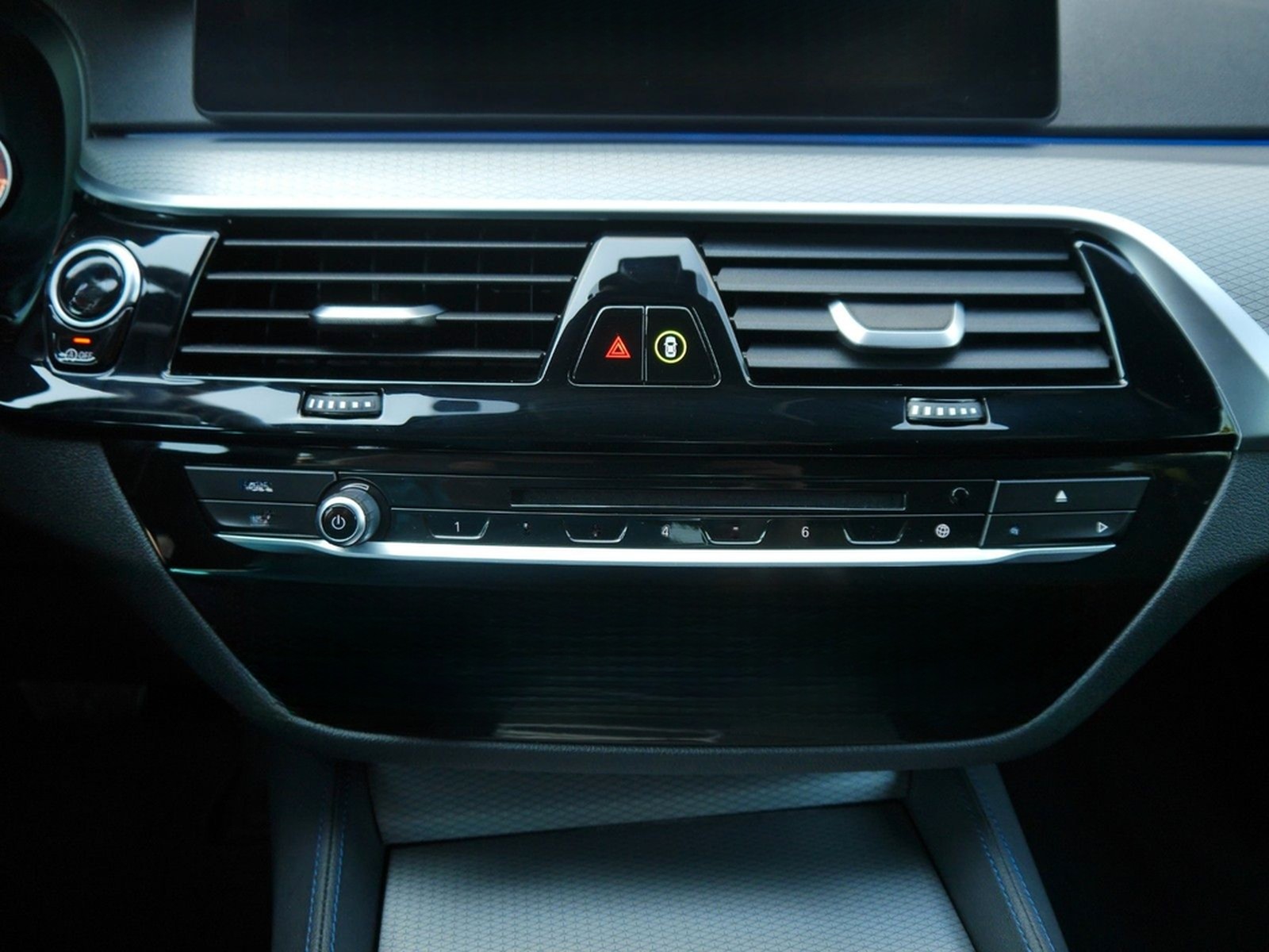 BMW M550i xDrive DIGITACHO HUD 360° H&K 20" STANDH foto 21