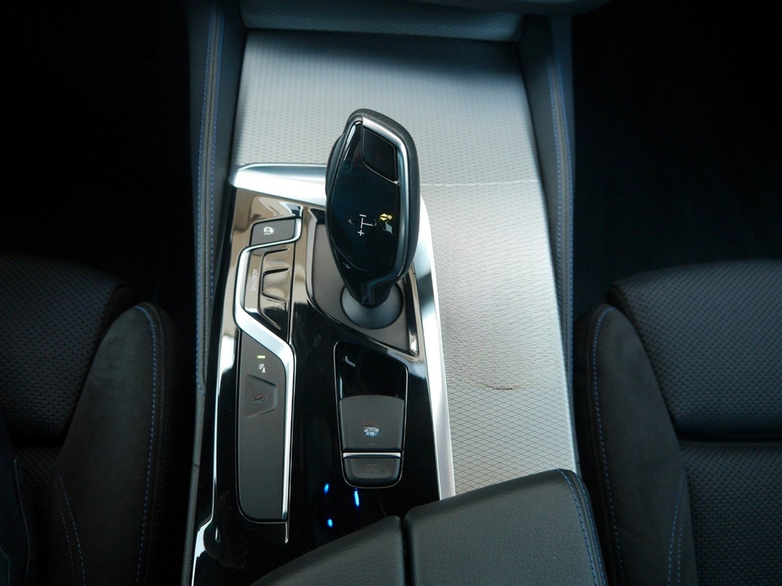 BMW M550i xDrive DIGITACHO HUD 360° H&K 20" STANDH foto 22