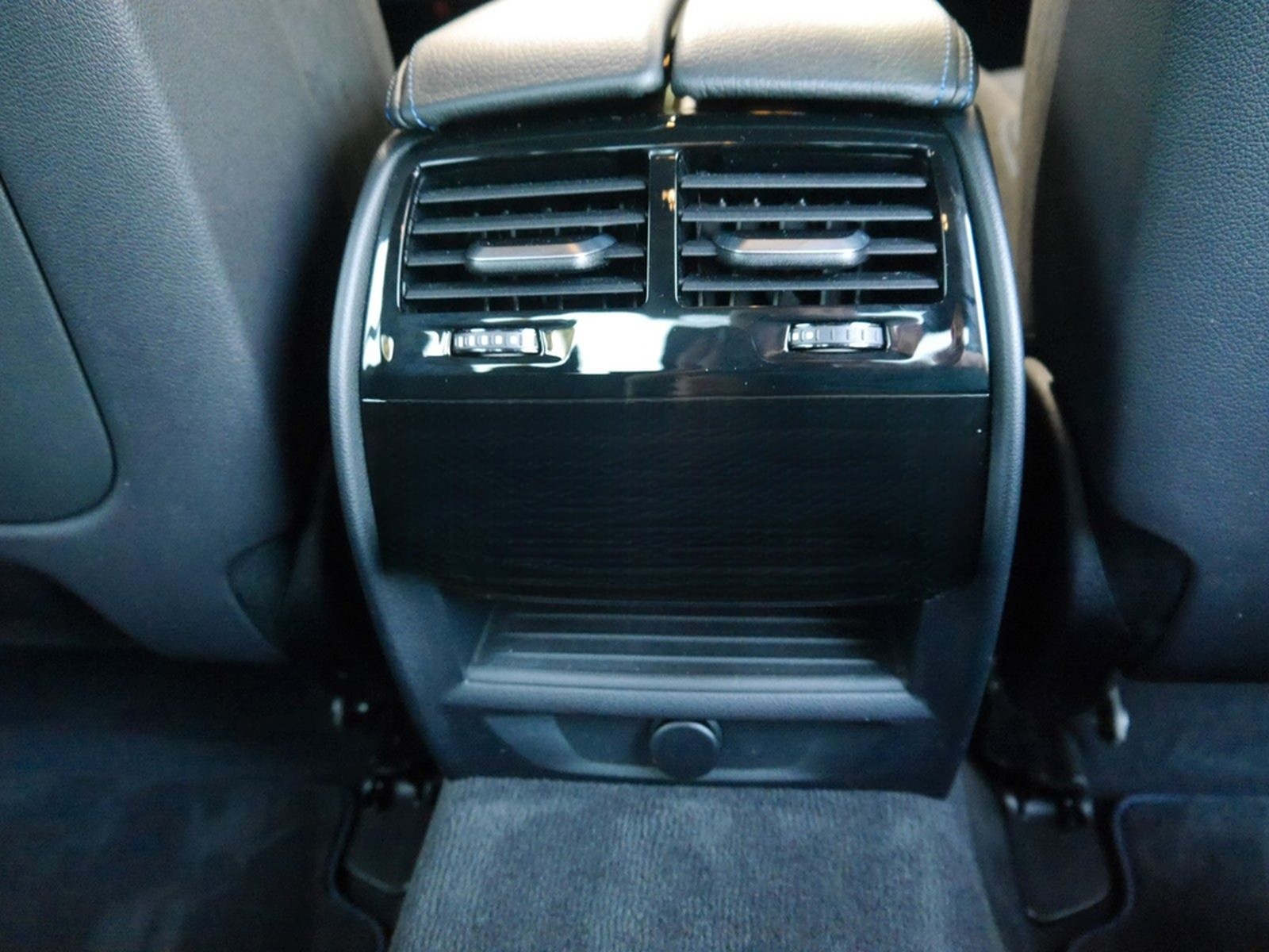 BMW M550i xDrive DIGITACHO HUD 360° H&K 20" STANDH foto 23