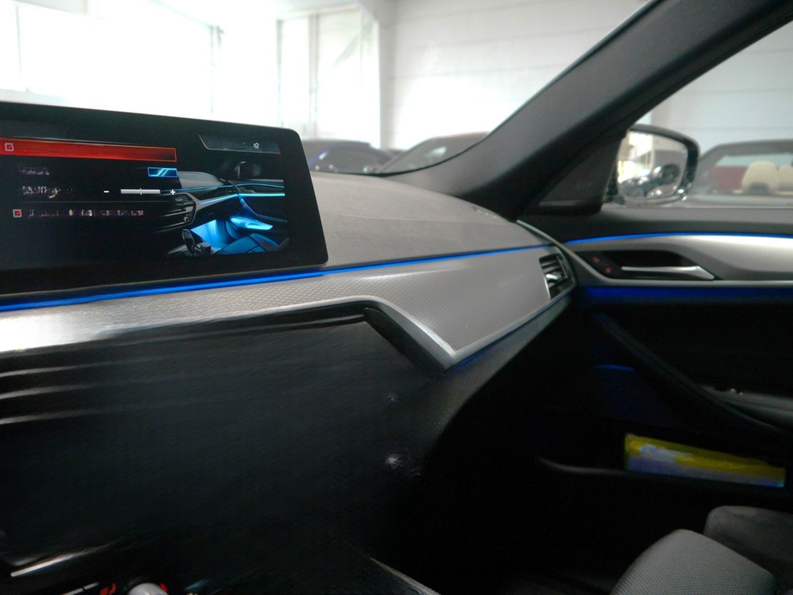 BMW M550i xDrive DIGITACHO HUD 360° H&K 20" STANDH foto 24
