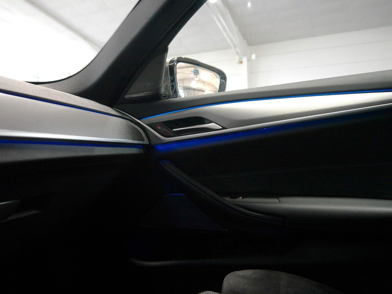 BMW M550i xDrive DIGITACHO HUD 360° H&K 20" STANDH foto 25