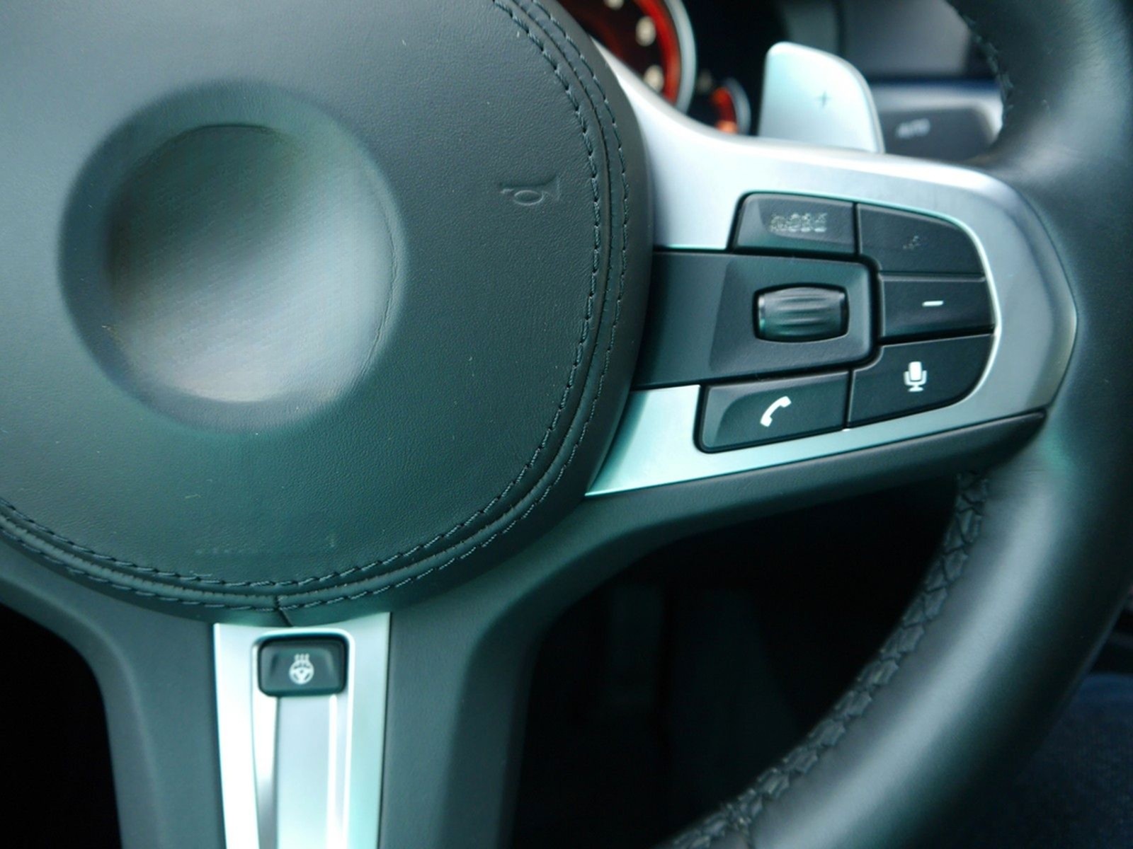 BMW M550i xDrive DIGITACHO HUD 360° H&K 20" STANDH foto 27
