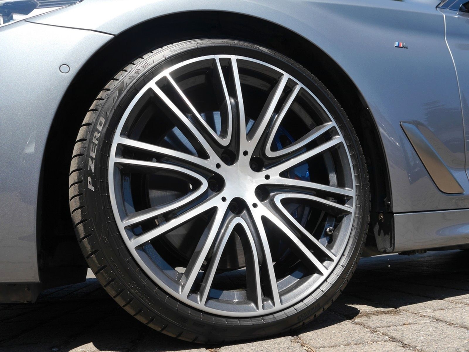 BMW M550i xDrive DIGITACHO HUD 360° H&K 20" STANDH foto 9