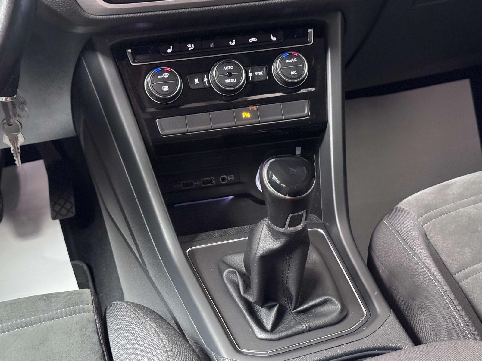 Volkswagen Touran Comfortline*7-Sitze*LED*Navi*Alcantara*Tü foto 11