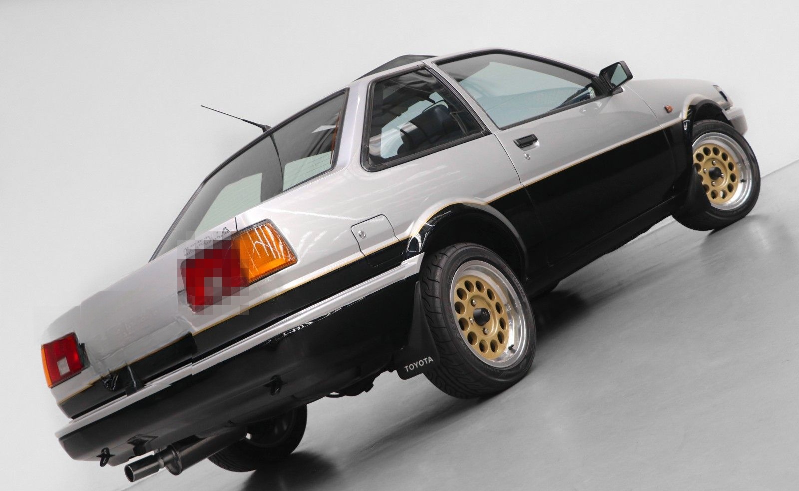 Toyota Corolla GT AE86 1.6 Twin Cam 16 Valves foto 2