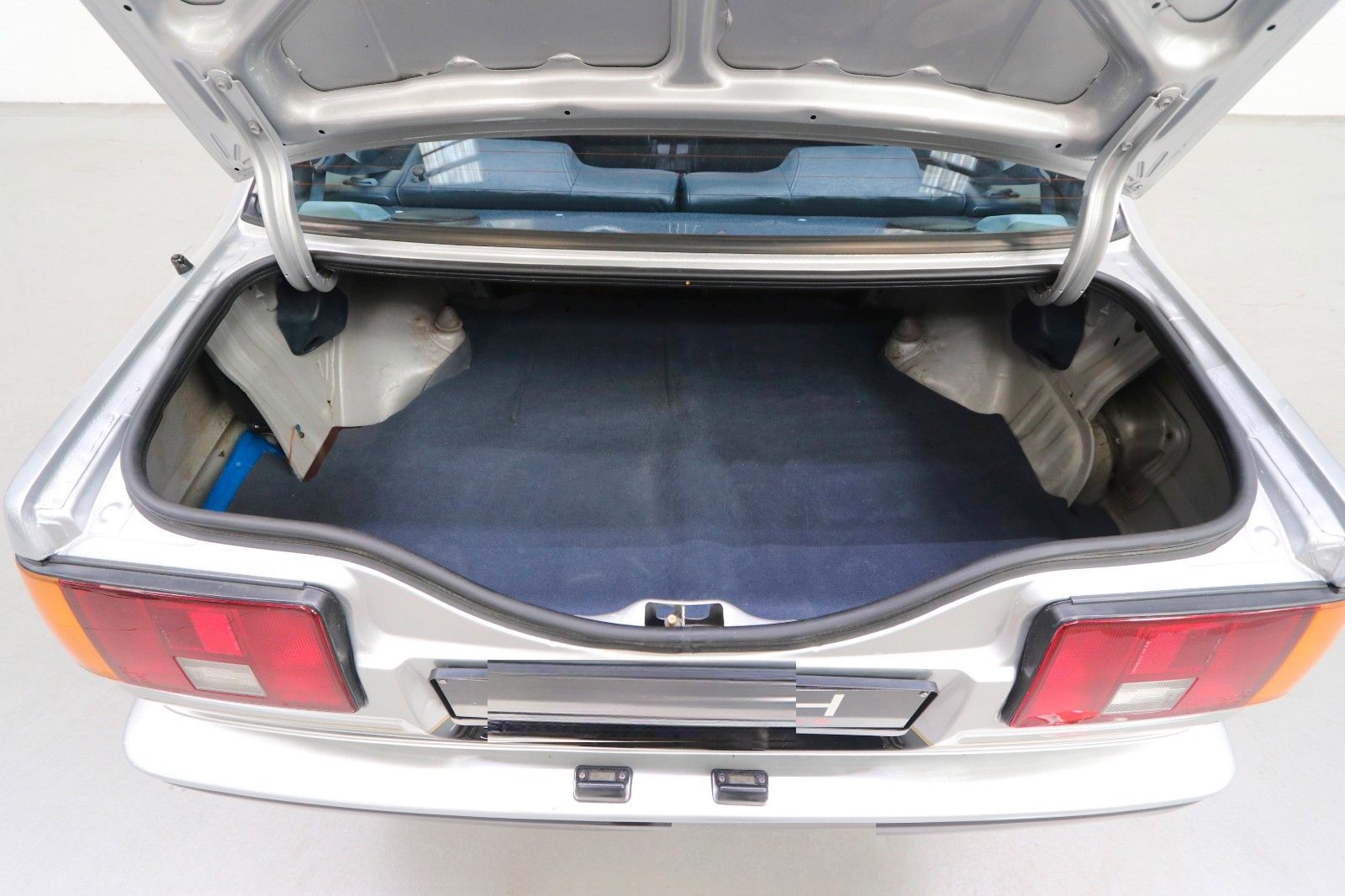 Toyota Corolla GT AE86 1.6 Twin Cam 16 Valves foto 15