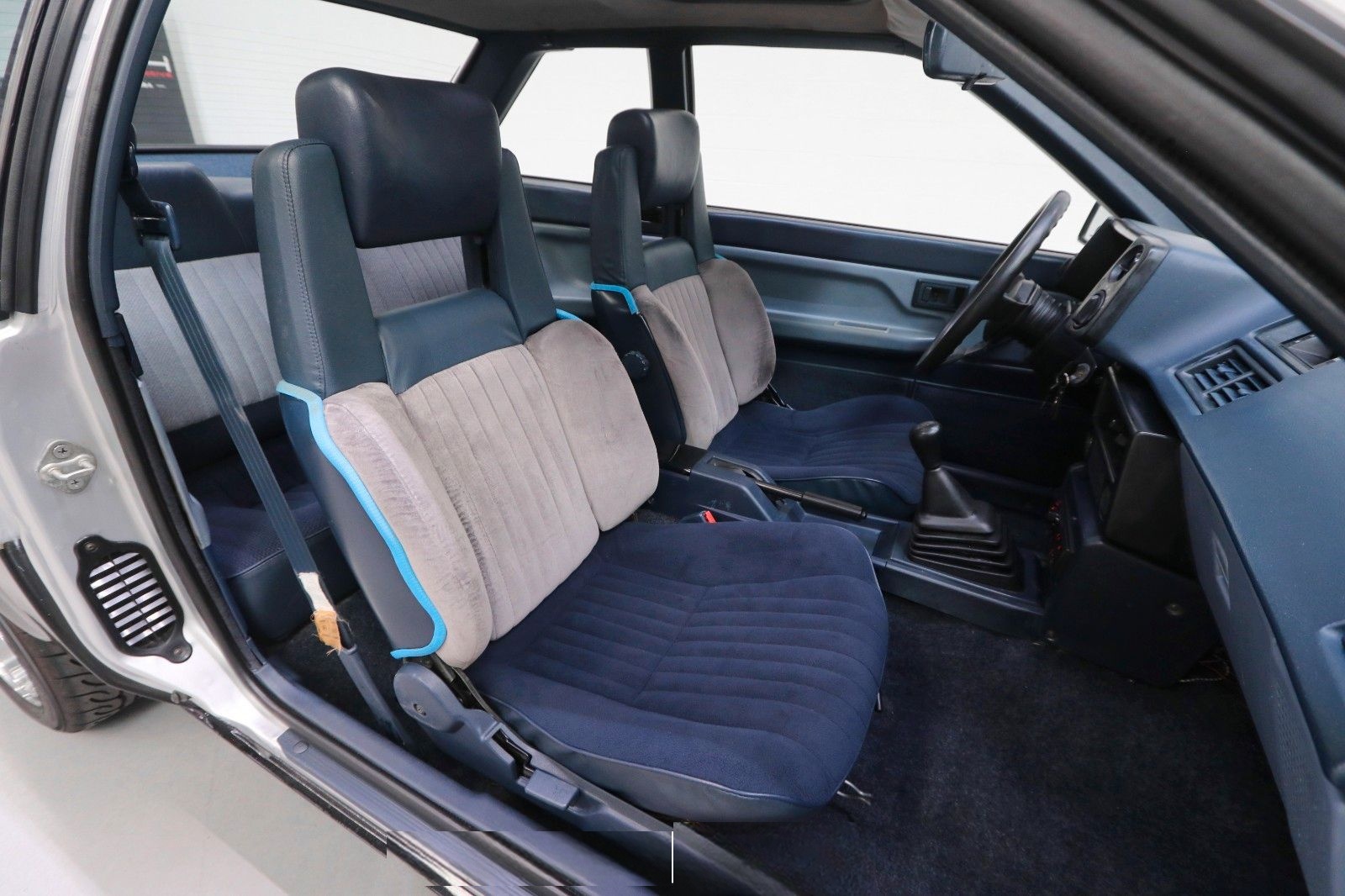 Toyota Corolla GT AE86 1.6 Twin Cam 16 Valves foto 7