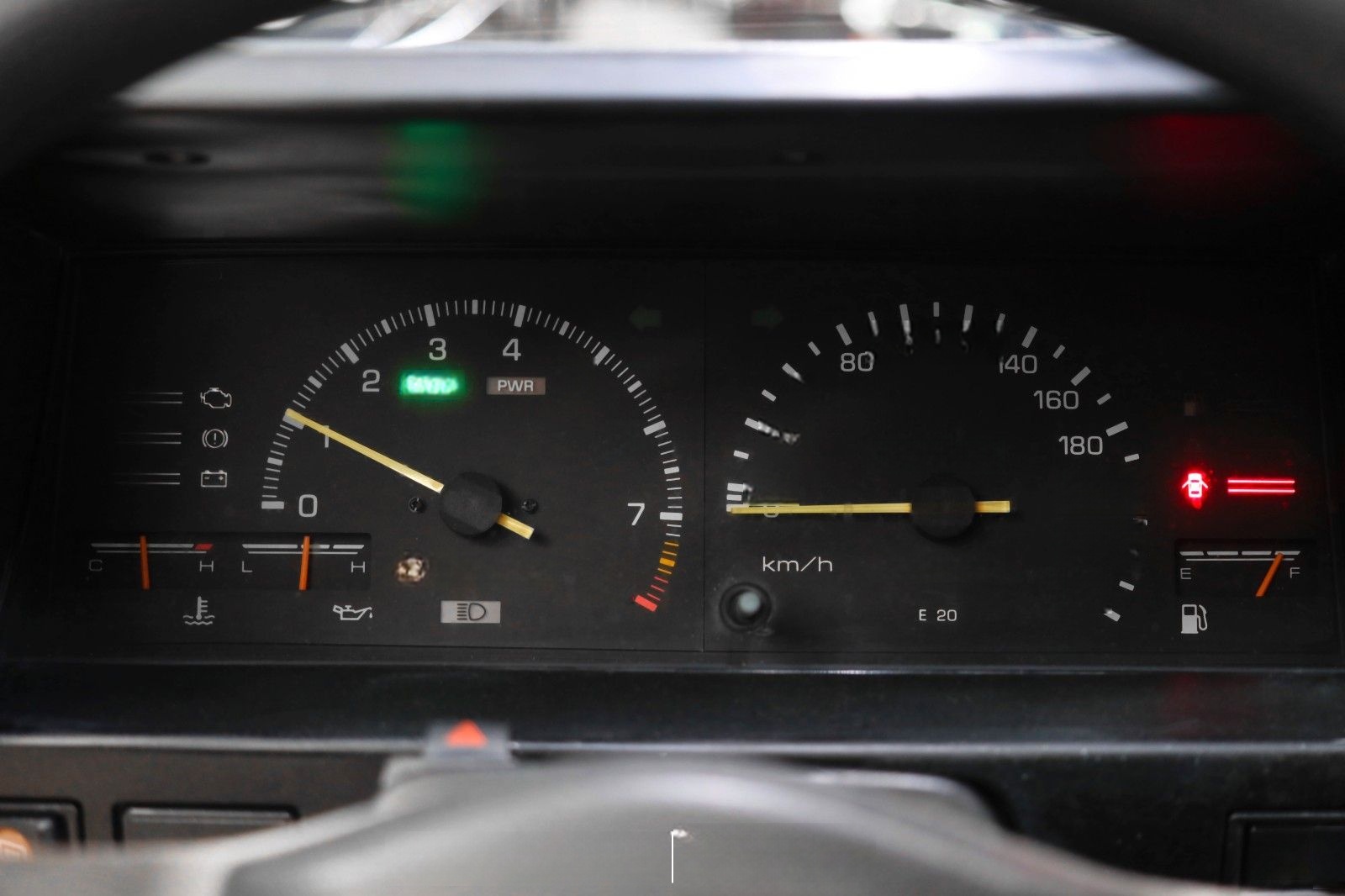Toyota Corolla GT AE86 1.6 Twin Cam 16 Valves foto 9