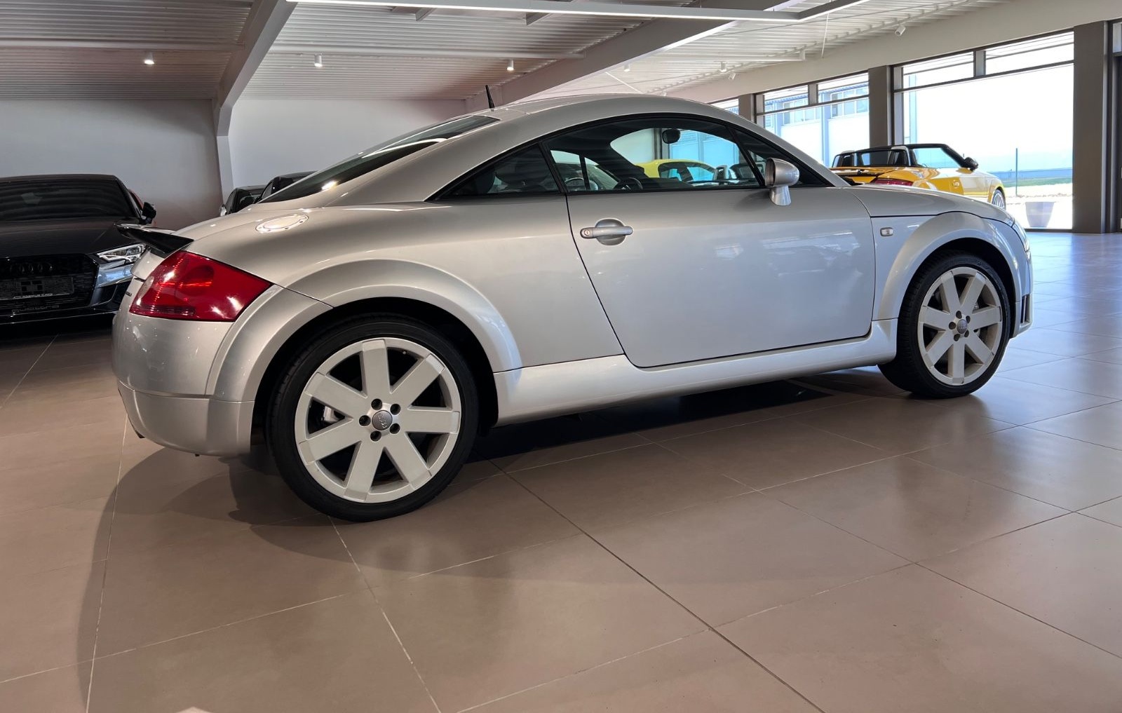 Audi TT Coupe 3.2 V6 DSG quattro BOSE NAVI KETTEN NEU foto 9