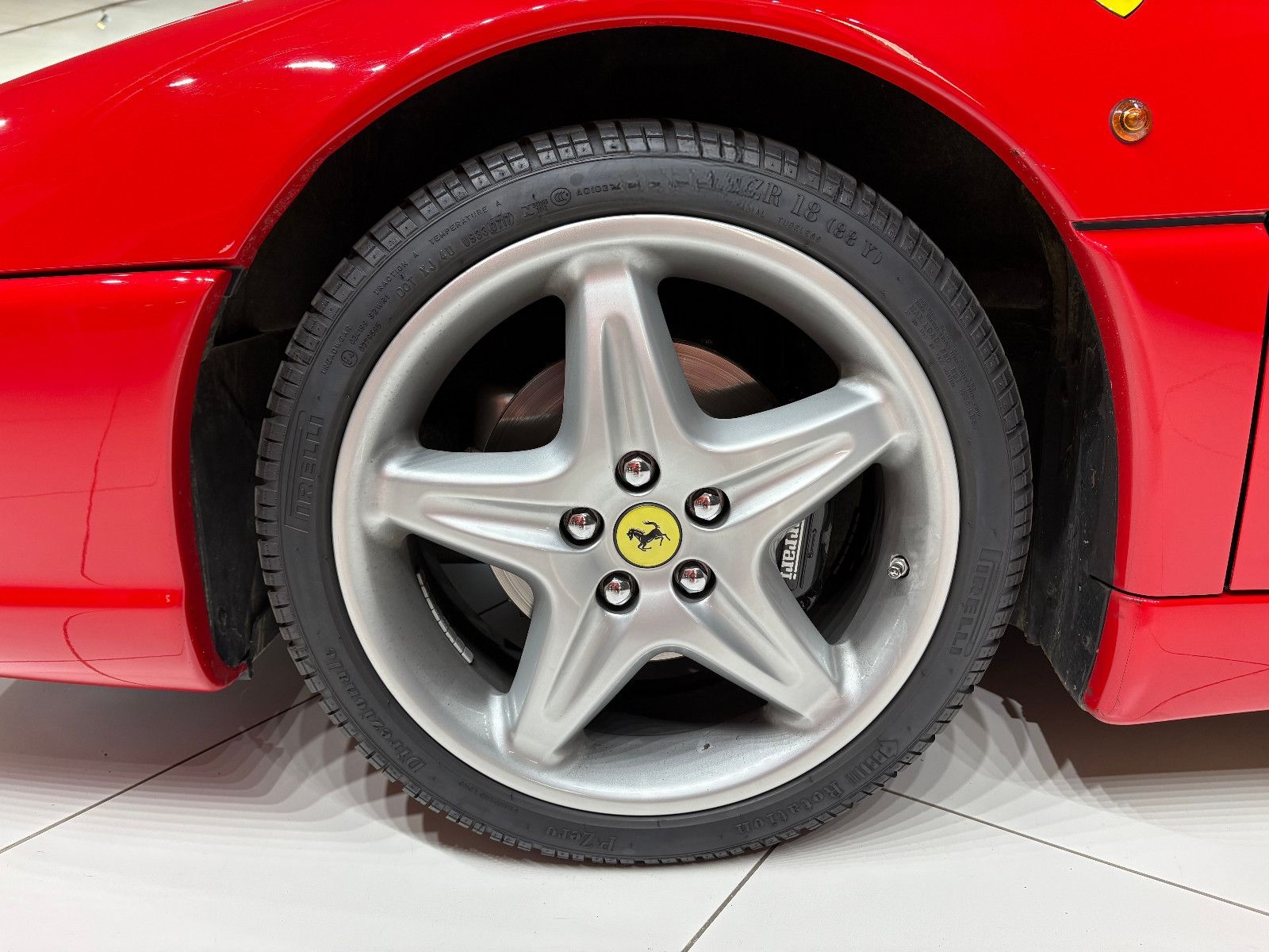 Ferrari F355 Berlinetta *Nur 22.429 KM* Neuwagenzustand foto 4