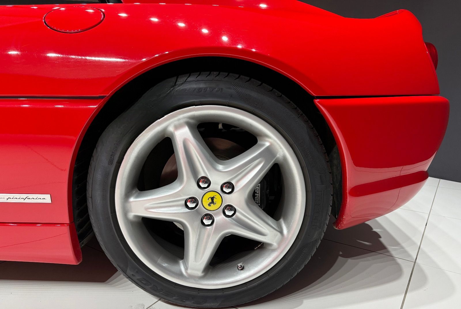 Ferrari F355 Berlinetta *Nur 22.429 KM* Neuwagenzustand foto 6