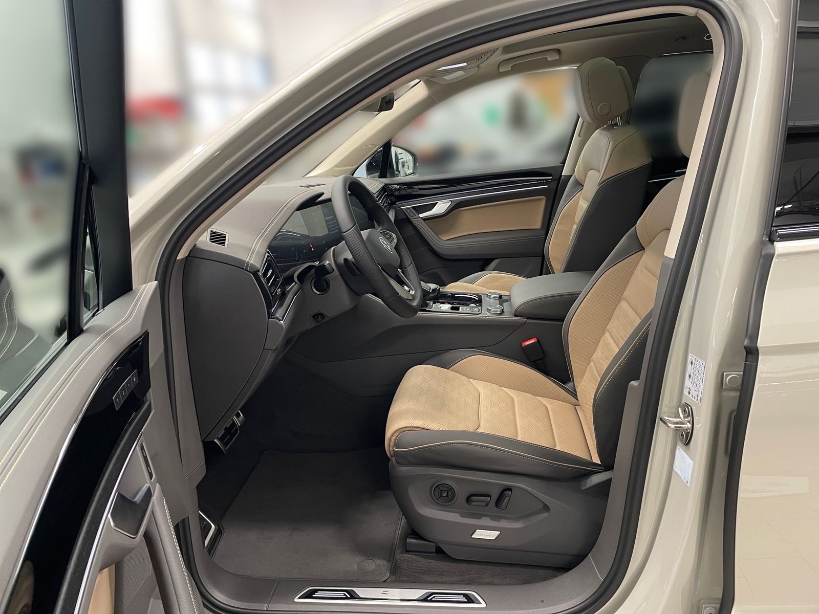 Volkswagen Touareg 3.0 TDI 4M R-Line *AHK*HEAD-UP*PANO* foto 11