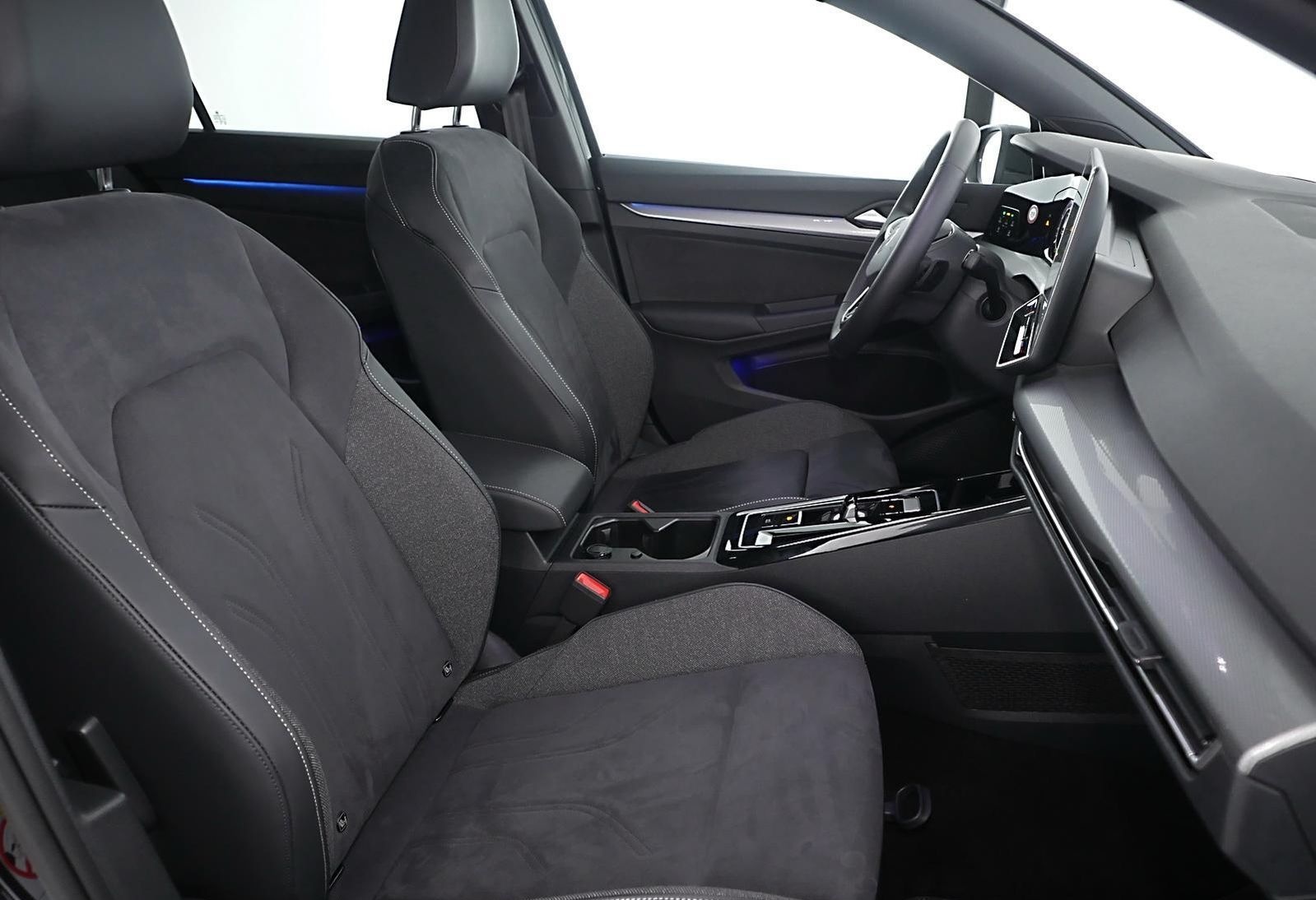 Volkswagen Golf 1.5 TSI Style Edition 50 IQ.LIGHT PANO AHK foto 4