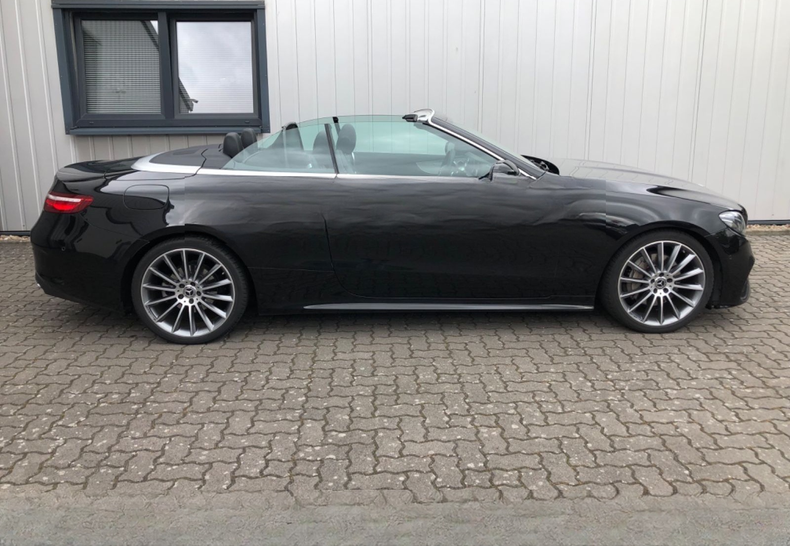 Mercedes-Benz E 300 d Cabrio AMG LINE foto 3