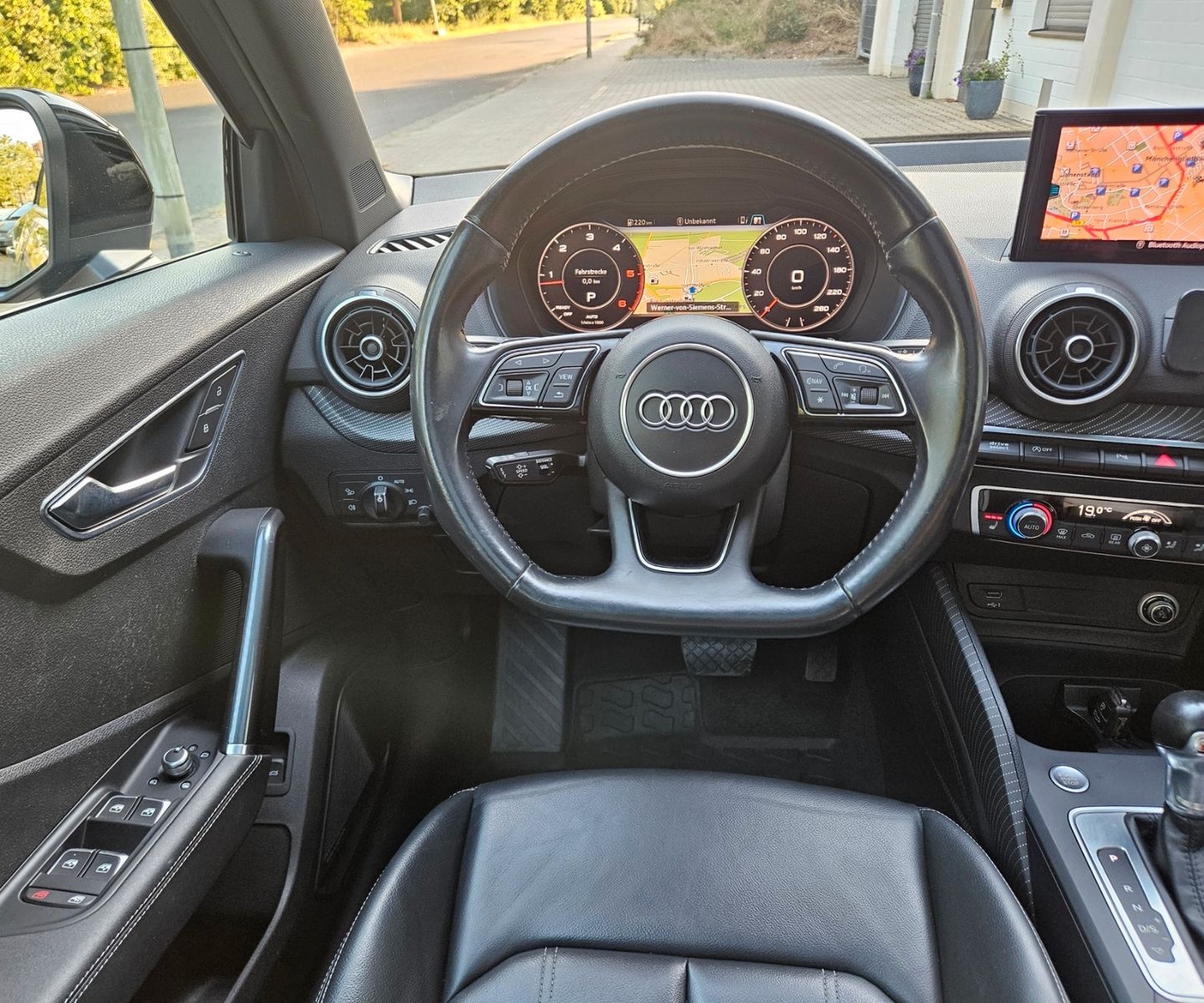 Audi Q2 QUATTRO design BANG OLUFSEN PANORAMA VOLL TOP foto 23