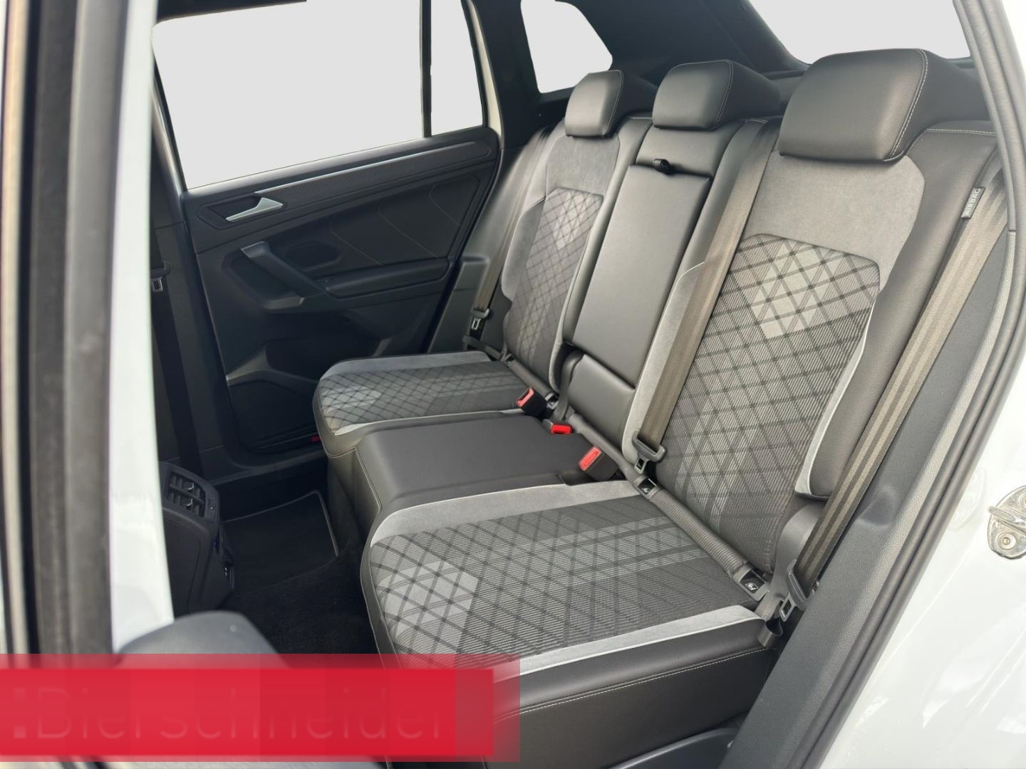 Volkswagen Tiguan 2.0 TSI DSG 4Mo. R-Line STANDH PANO AHK V foto 22
