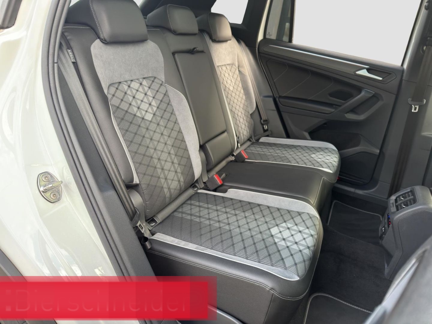 Volkswagen Tiguan 2.0 TSI DSG 4Mo. R-Line STANDH PANO AHK V foto 24
