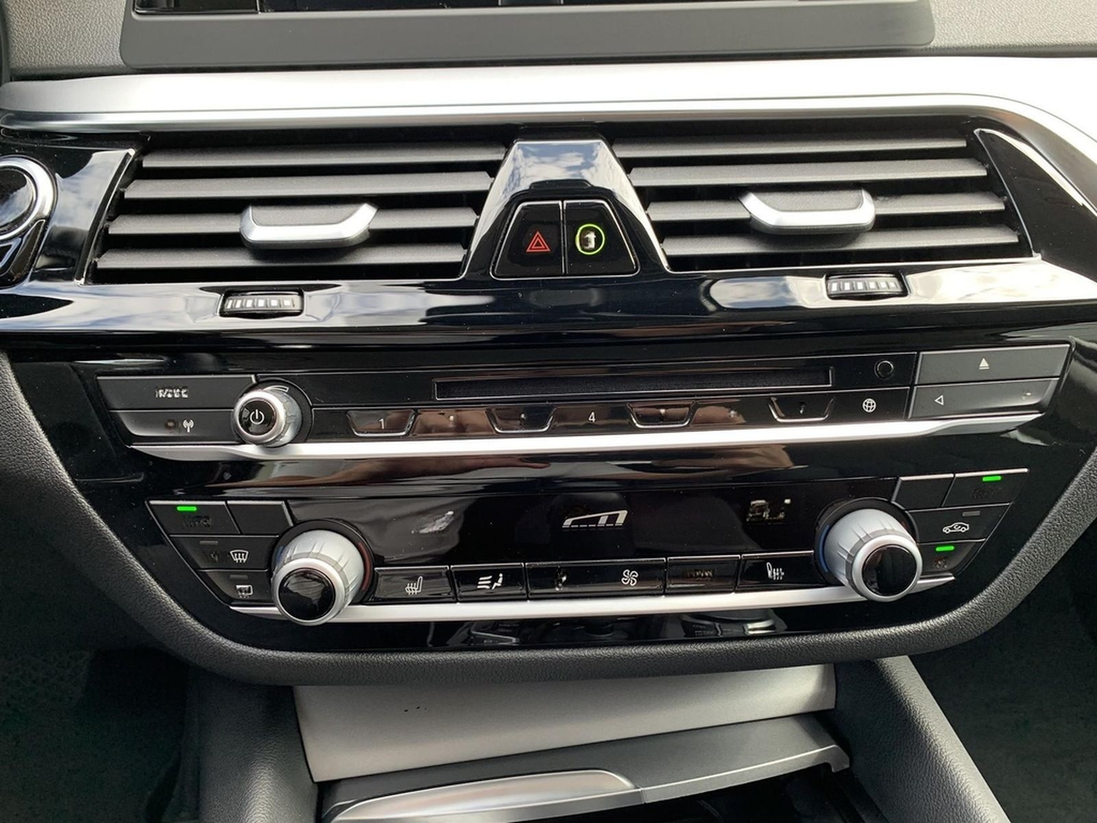 BMW 520i Limousine Voll-LED+Navi+Klimaaut+Sitzhzg foto 14