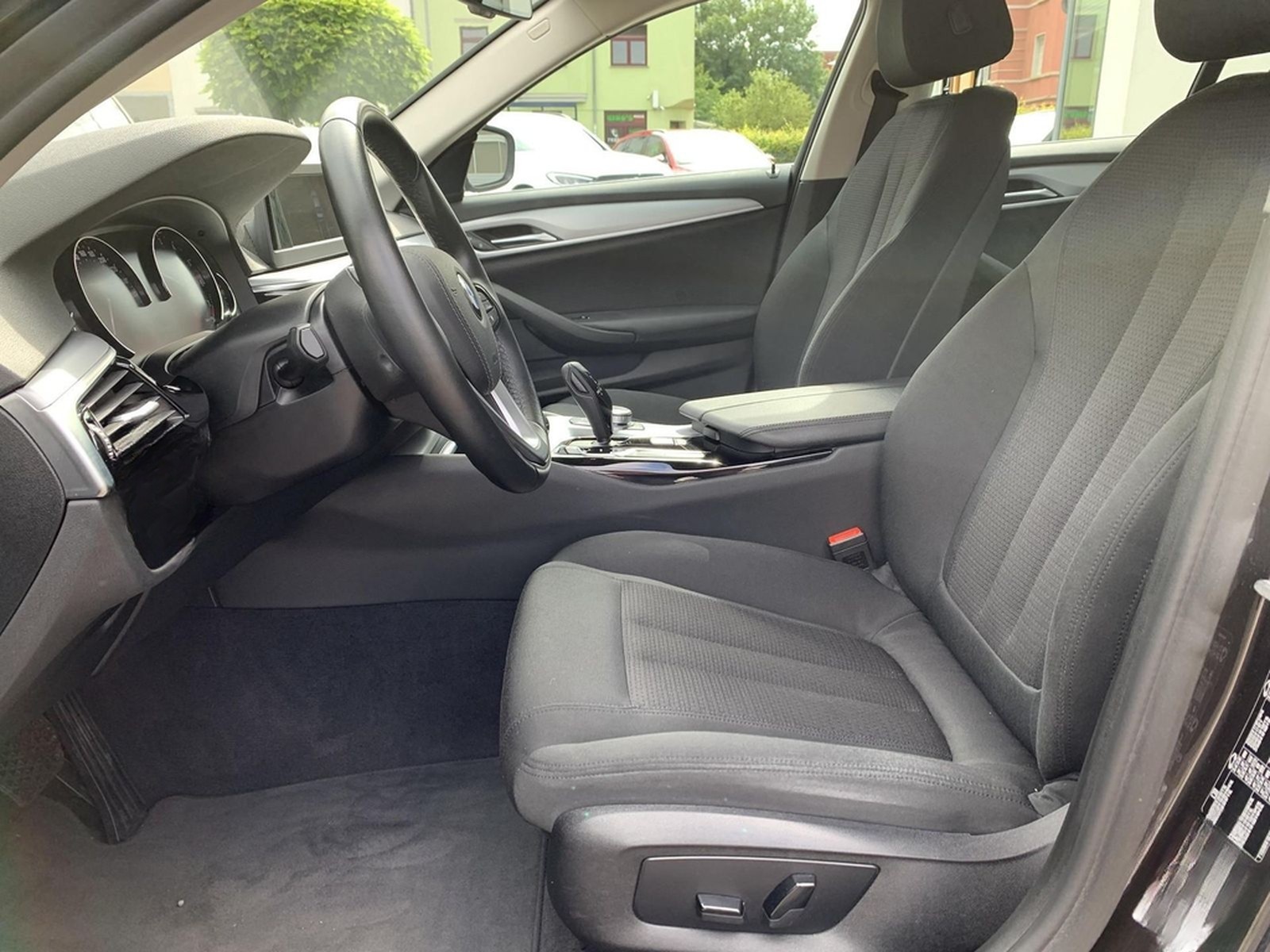 BMW 520i Limousine Voll-LED+Navi+Klimaaut+Sitzhzg foto 9