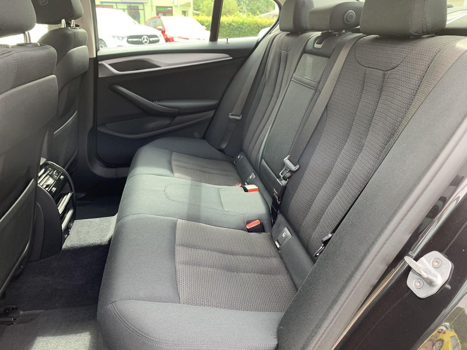BMW 520i Limousine Voll-LED+Navi+Klimaaut+Sitzhzg foto 10