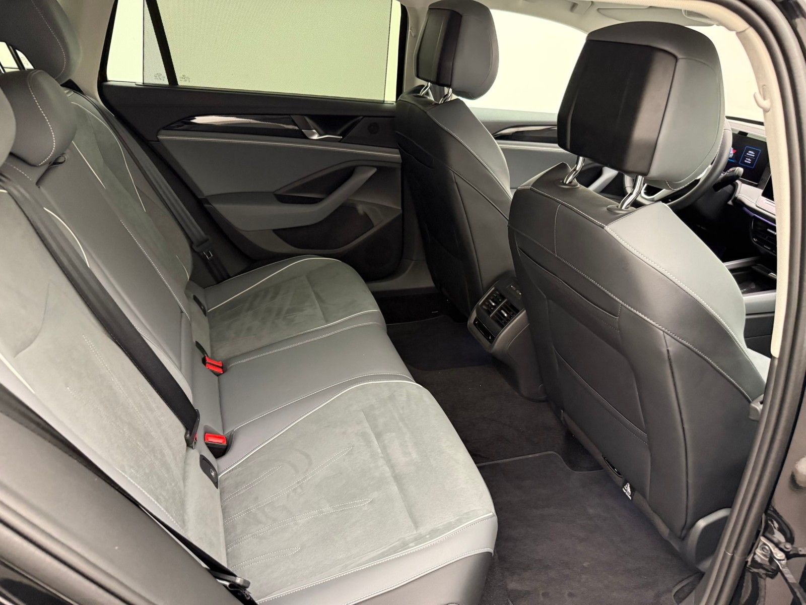 Volkswagen Passat Variant PA 1.5 eHybrid DSG BusinessKomfor foto 13