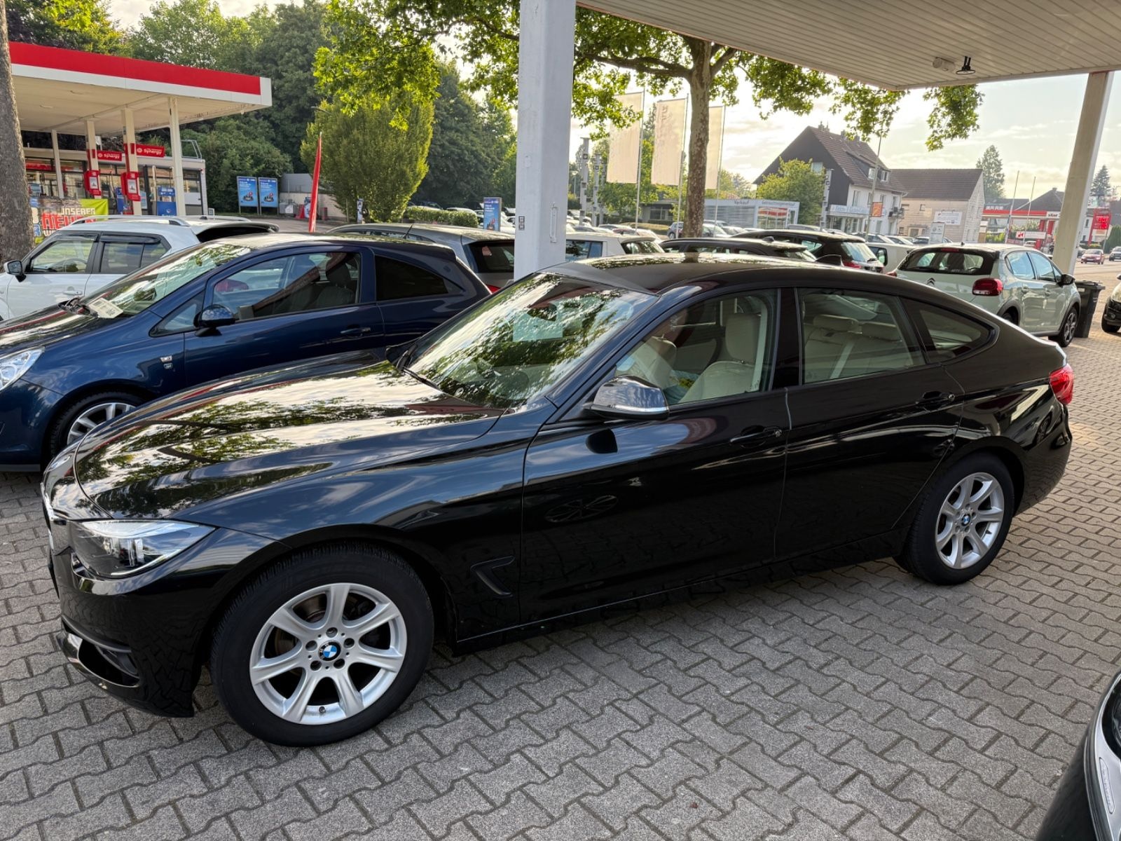 BMW 3 Gran Turismo 320 i xDrive Advantage foto 2