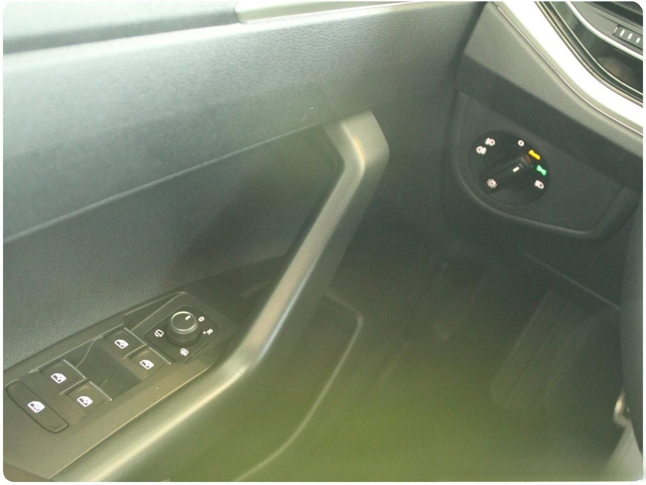 Volkswagen Taigo MOVE 1.0 TSI LED MATRIX, NAVI, APP, DAB+ foto 18