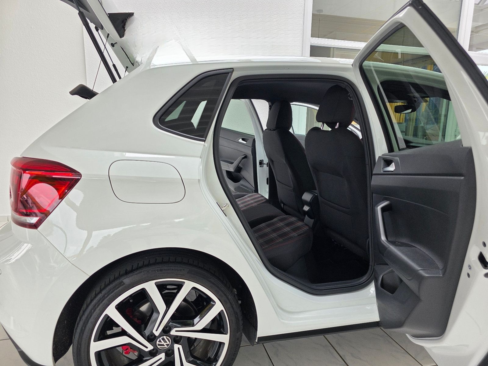 Volkswagen Polo VI GTI AppConnect Navigation Rückfahrkamera foto 17